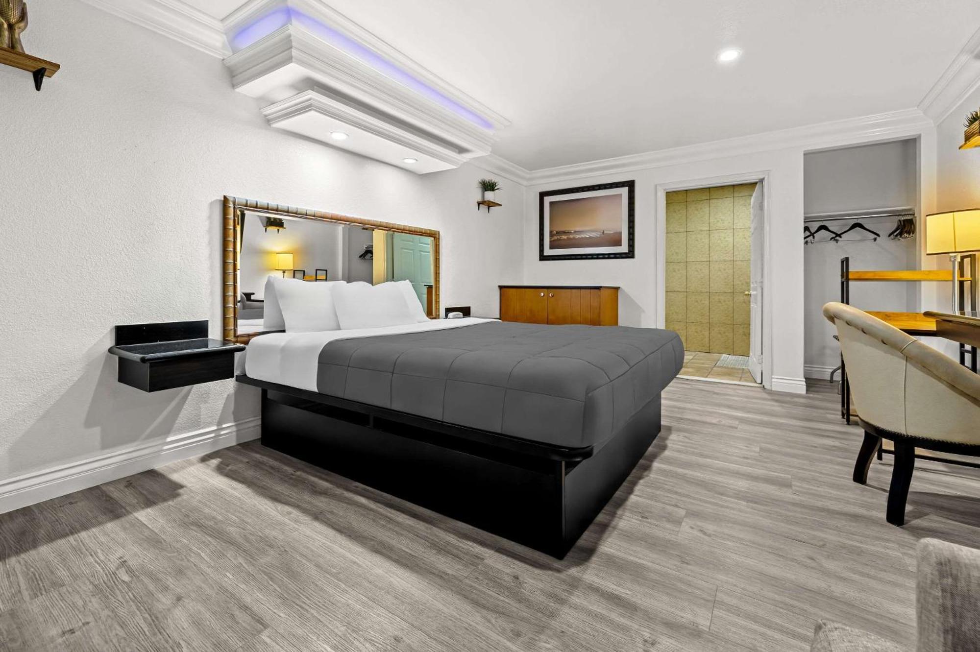 Rodeway Inn Санта-Ана Экстерьер фото