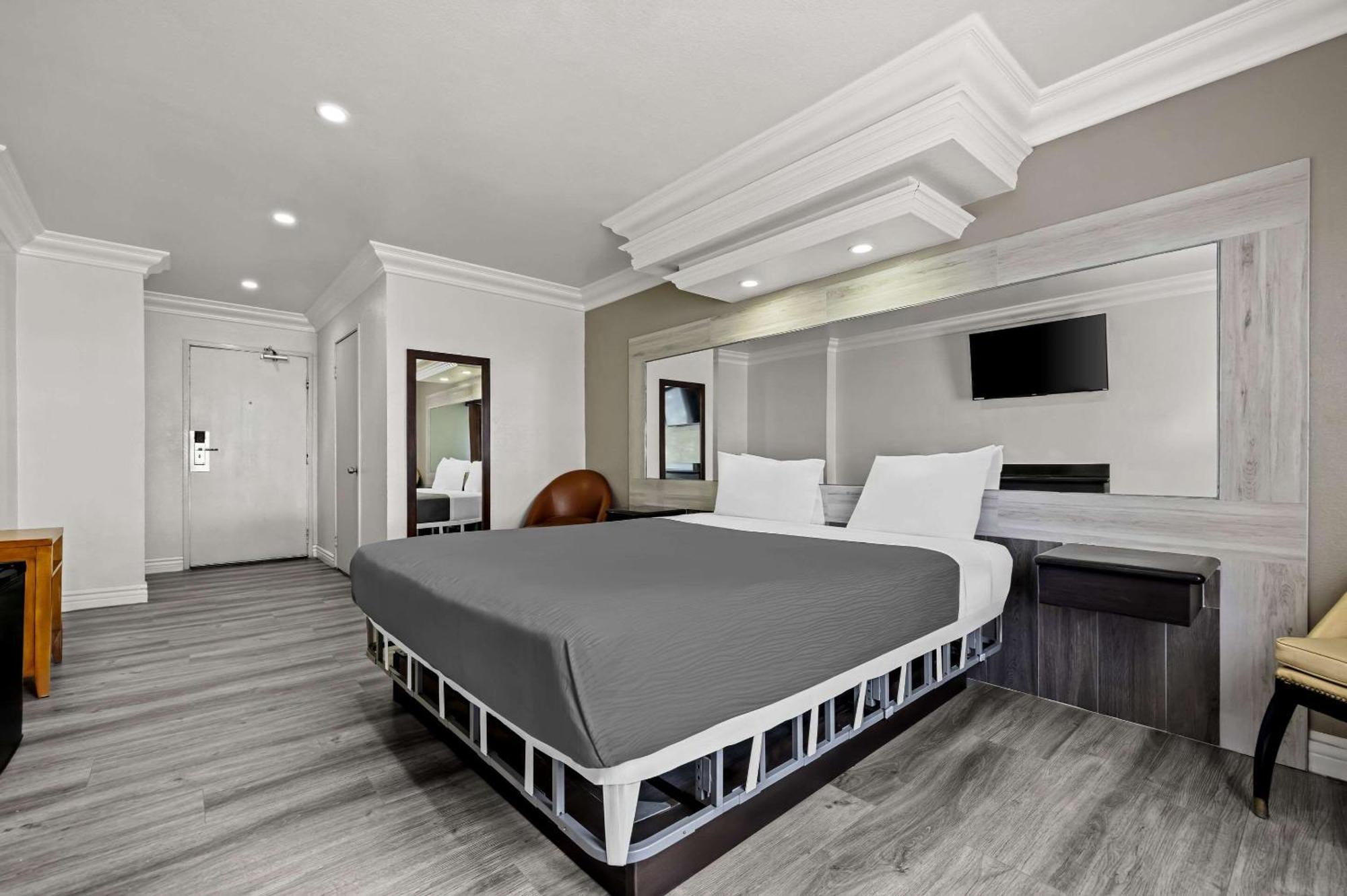 Rodeway Inn Санта-Ана Экстерьер фото